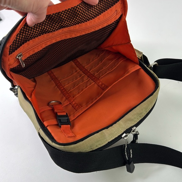 Derek Alexander Unisex Travel Tan Crossbody Bag - Picture 5 of 14